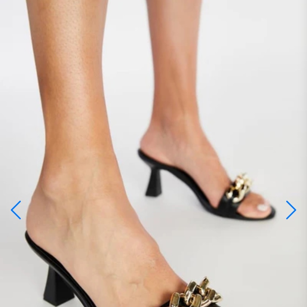 Shoe Dazzle Black Heels with Gold Chain